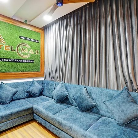 Hotel O Max Surat Exterior foto