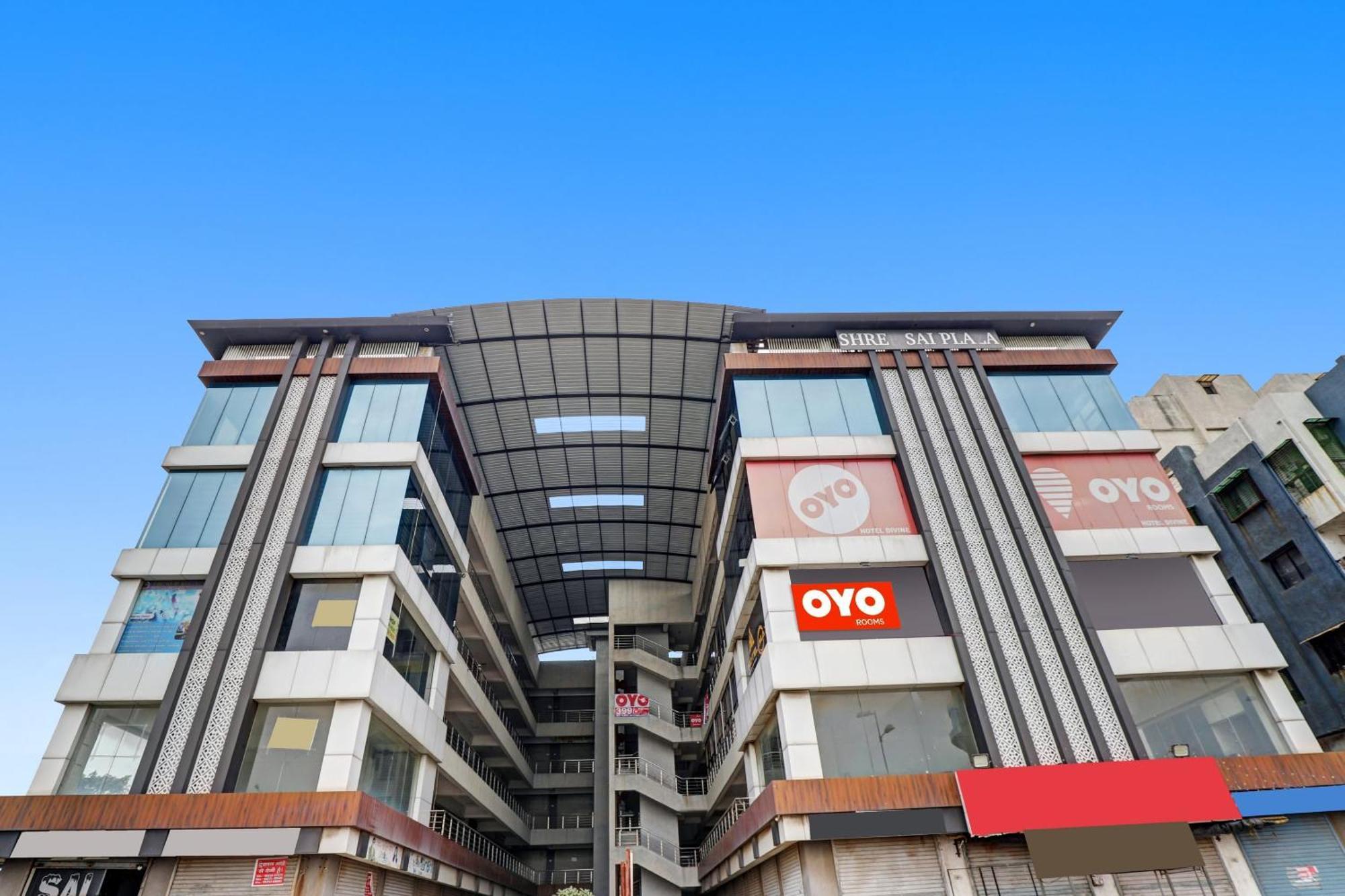 Hotel O Max Surat Exterior foto