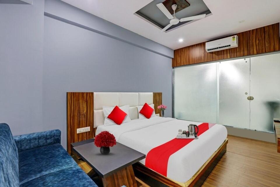 Hotel O Max Surat Exterior foto